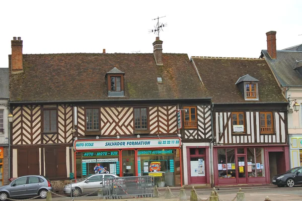 Na ulicích verneuil-sur-avre. Francie — Stock fotografie