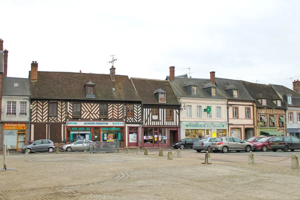 Na ulicích verneuil-sur-avre. Francie — Stock fotografie