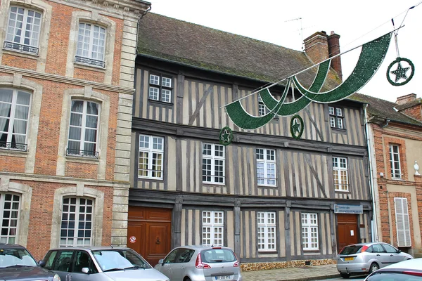 En las calles de Verneuil-sur-Avre. Francia — Foto de Stock