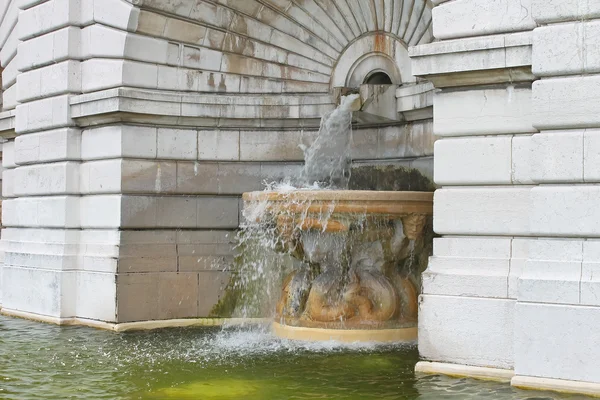 蒙马特尔的喷泉。巴黎。法国 — 图库照片