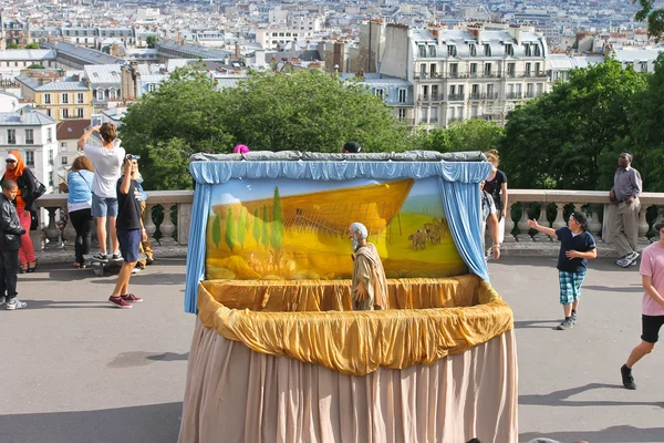 Марионетка Ноева ковчега на Монмартре. В Париж. Франция — стоковое фото