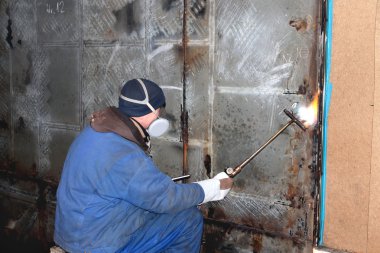 metal bölümü Kaynakçı brülör ısıtır