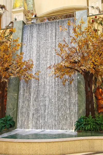 Water curtain in the Palazzo Hotel in Las Vegas — Stock Photo, Image