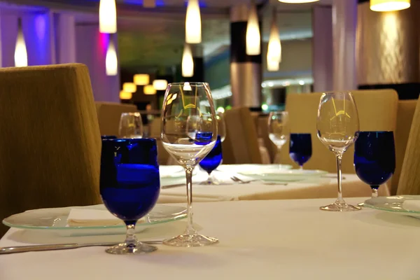 Schön dekorierter Tisch im Restaurant — Stockfoto