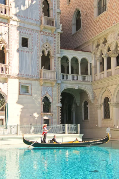 Passeios de gôndola em Venetian Hotel em Las Vegas — Fotografia de Stock