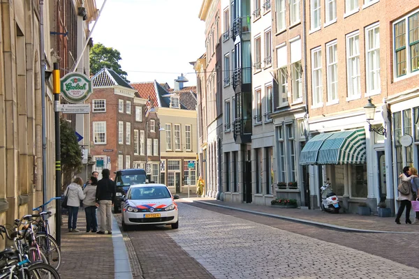 Menschen auf der Straße in Dordrecht, Niederlande — Stockfoto