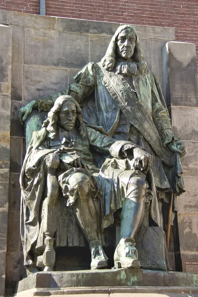 Monumento a Johan end Cornelius de Witt a Dordrecht. Paesi Bassi — Foto Stock