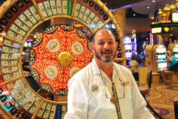 Croupier Casino im Caesar 's Palace in Las Vegas — Stockfoto
