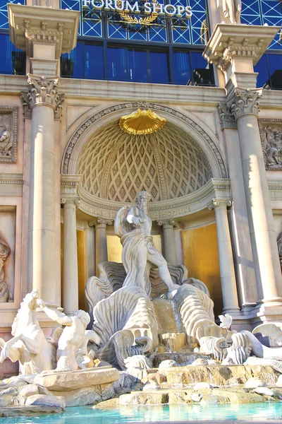 Fontein op de mall "de forum shops" in caesar's palace in l — Stockfoto