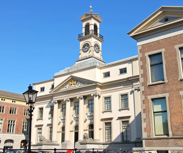 Stadhuis in de Nederlandse stad dordrecht, Nederland — Stockfoto