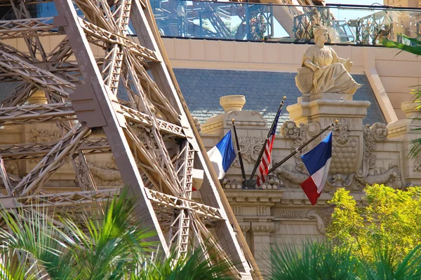 Hotel Paris w las vegas z repliki wieży Eiffla. — Zdjęcie stockowe