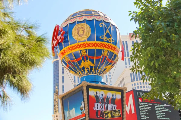 Montgolfier ballon in der nähe von hotel in las vegas — Stockfoto