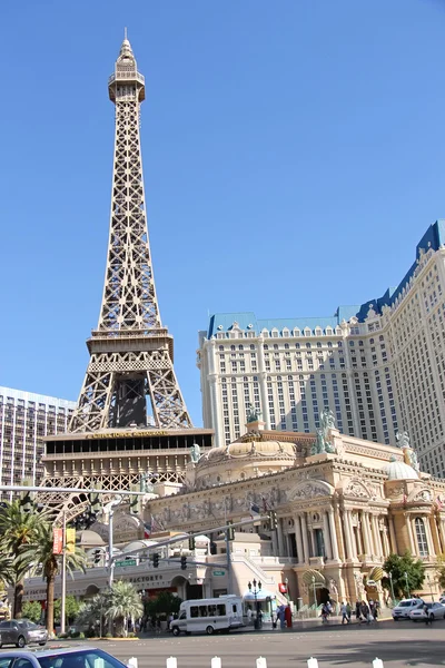Paris Hotel en Las Vegas con una réplica de la Torre Eiffel . —  Fotos de Stock