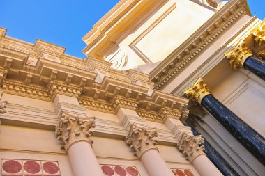 caesar's palace las vegas görkemli sütunları süslüyor