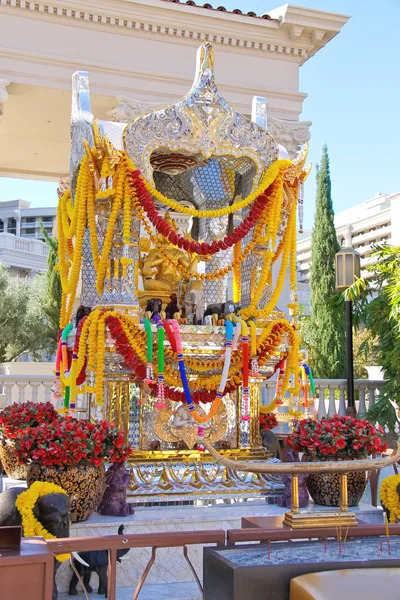 Santuário de Brahman decorado com guirlandas de flores em Las Vegas — Fotografia de Stock