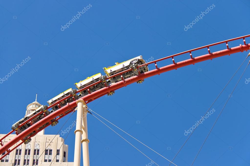 I Turisti In Giro Su Un Ottovolante In Las Vegas Foto