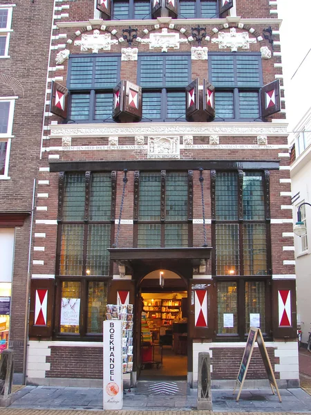 Buchhandlung in der historischen Innenstadt von Gorinchem — Stockfoto