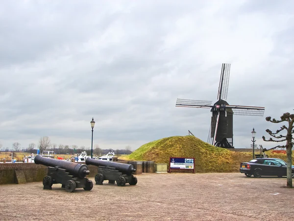 Turist landmärken i den nederländska staden heusden. — Stockfoto