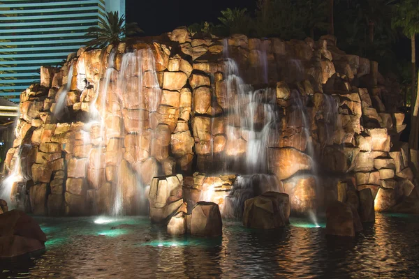 Cascada en el hotel Mirage en Las Vegas —  Fotos de Stock