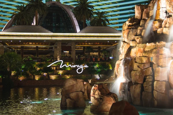 Waterval in het mirage hotel in las vegas — Stockfoto