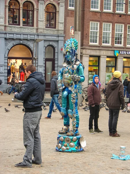 Living statue on the Dam Square in   Amsterdam  . Netherlands — Stock Photo, Image