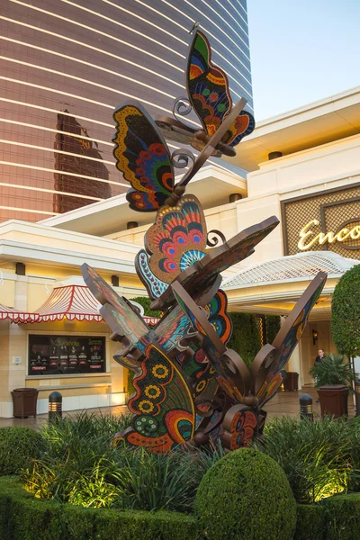 Sculptural composition depicting butterflies near Encore Hotel i — Stock Photo, Image