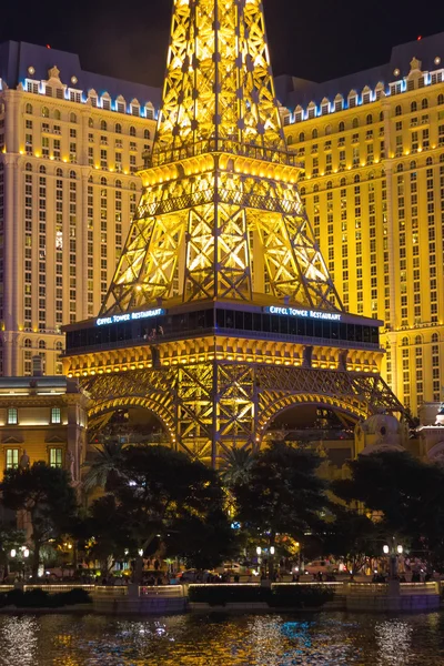 Hotel Paris w las vegas z repliki wieży Eiffla. — Zdjęcie stockowe