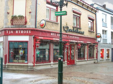 Kış City kar yağışı. Dükkanı valkenburg Caddesi üzerinde. Nethe
