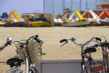 beach Park güneşli bir motosiklet