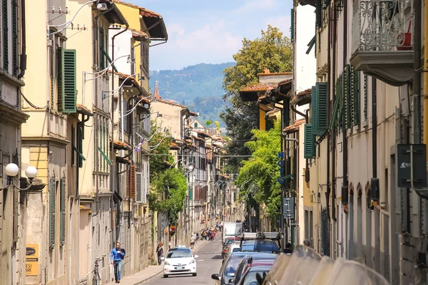 Lidé na ulici staré italské město Florencie — Stock fotografie