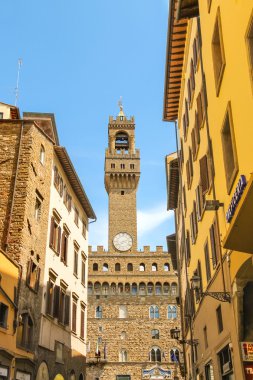 Şehir sokaklarının Floransa 'sından Palazzo Vecchio manzarası. F