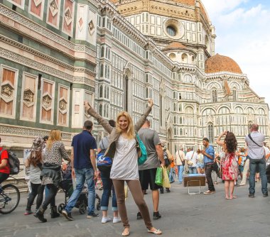 turistler nearl Katedrali santa maria del fiore. Floransa, İtalya