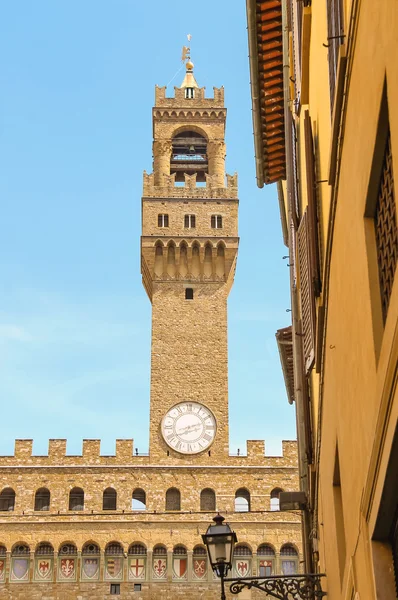 Uitzicht op de palazzo vecchio van het florence van stadsstraten — Stockfoto