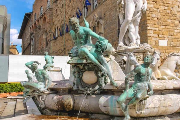 Fragmento da fonte de Netuno na Piazza della Signoria em Florenc — Fotografia de Stock