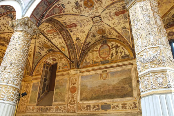 Frescoes decorating the courtyard Palazzo Vecchio. Florence, Ita — Stock Photo, Image