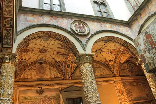 Frescos decorando o pátio Palazzo Vecchio. Florença, Ita — Fotografia de Stock