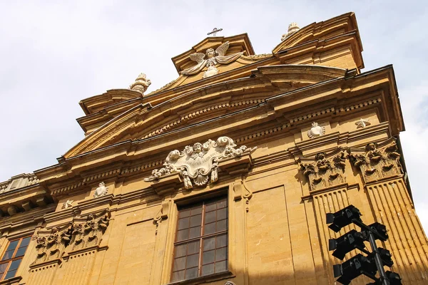 Sculpture composition on building of Court of Justice on Piazza — Stock Photo, Image