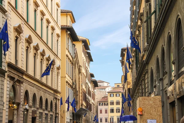 Casas en la calle de la antigua ciudad italiana Florencia . — Foto de Stock