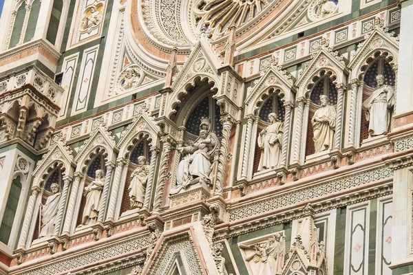 Fragment van gevel duomo santa maria del fiore, florence, Italië — Stockfoto