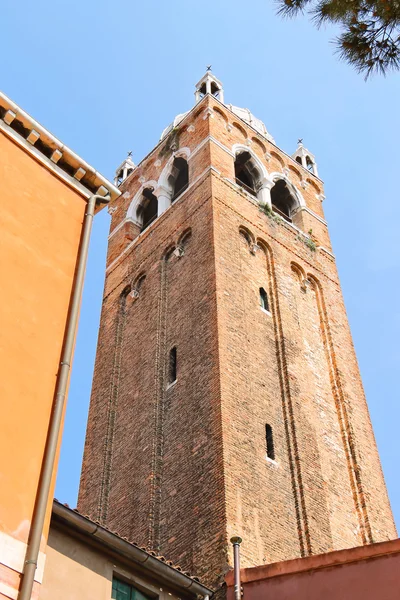 Не большая колокольня в Венеции, Италия — стоковое фото