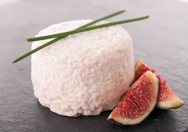 Cheese and fresh fig — Stock Photo, Image