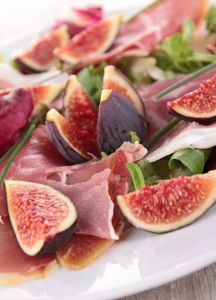 Fig and ham — Stock Photo, Image