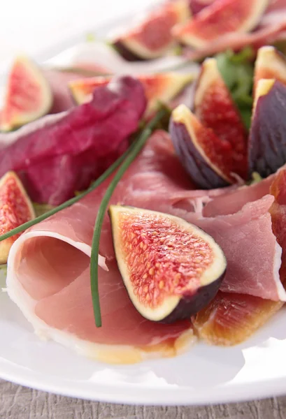 Fig and ham — Stock Photo, Image