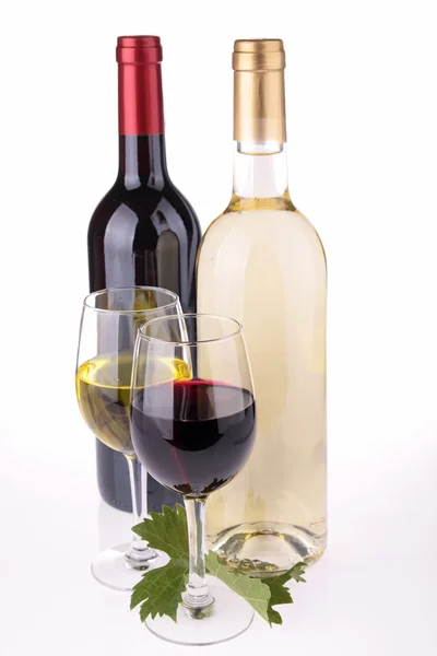 Bottiglia isolata e bicchiere di vino — Foto Stock