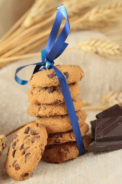 Gastronomische cookies met blauw lint — Stockfoto