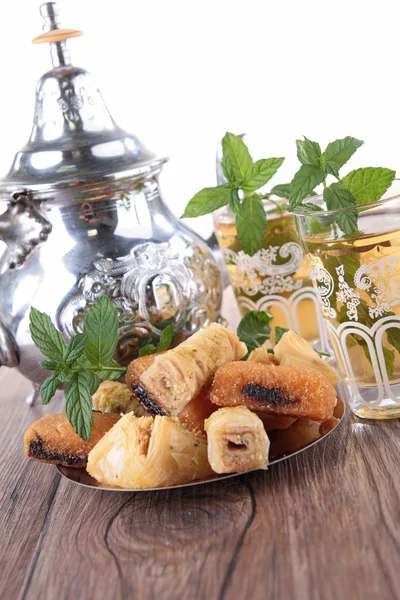 Teapot with pastries — Stock Photo, Image