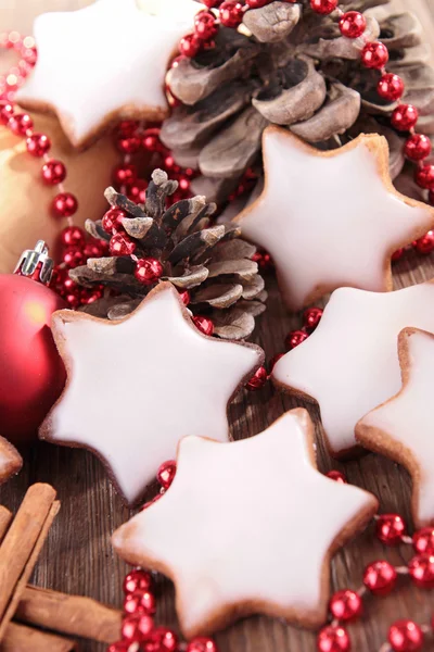 Kerstkoekje en decoratie — Stockfoto