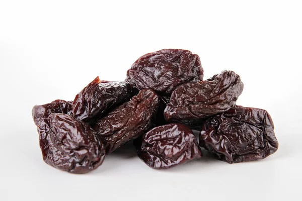 Geïsoleerde prune — Stockfoto