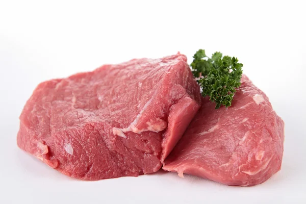 Изолированное сырое мясо — стоковое фото