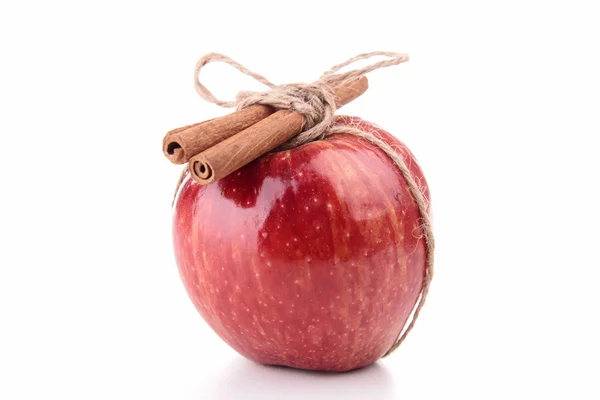 Pomme rouge et cannelle — Photo